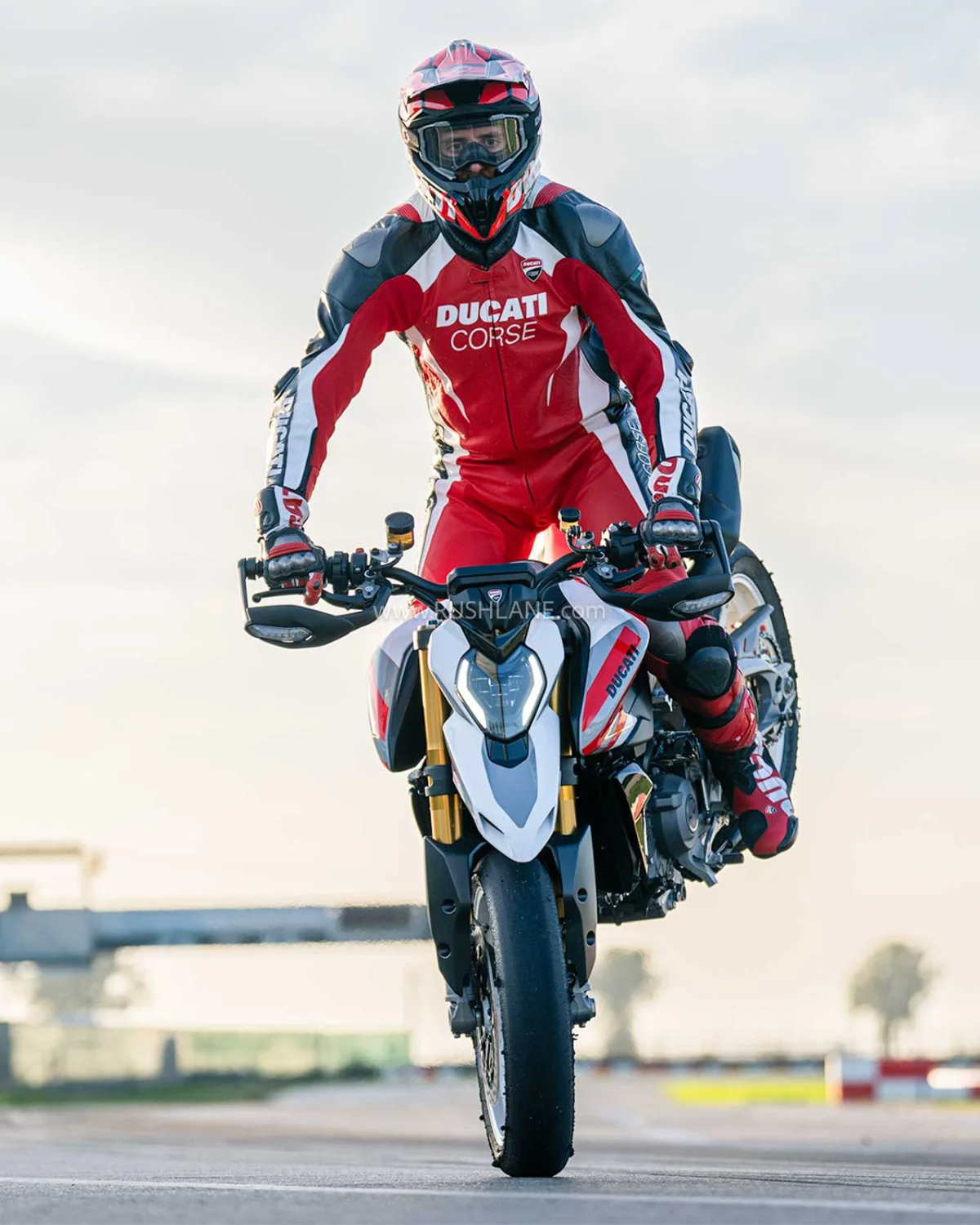 New Ducati Hypermotard V2, V2 SP