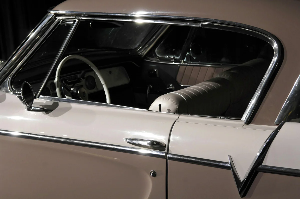 Studebaker 1956 Golden Hawk detail