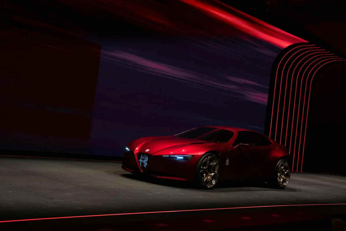Alfo Romeo Cuorerosso concept front three quarter